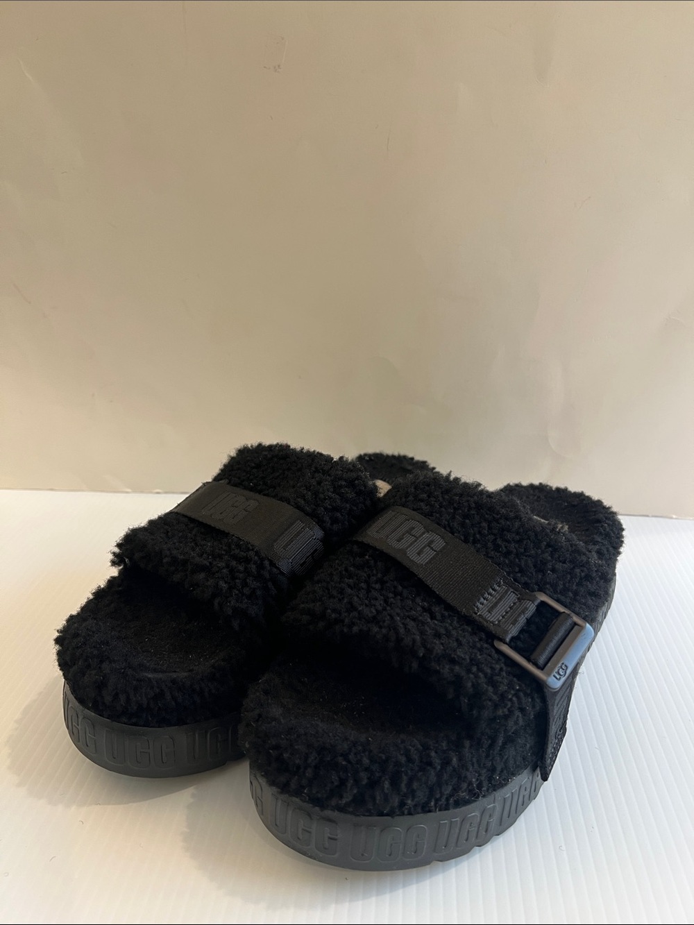 UGG Women’s Black Fuzzy Platform Slide in Size 9